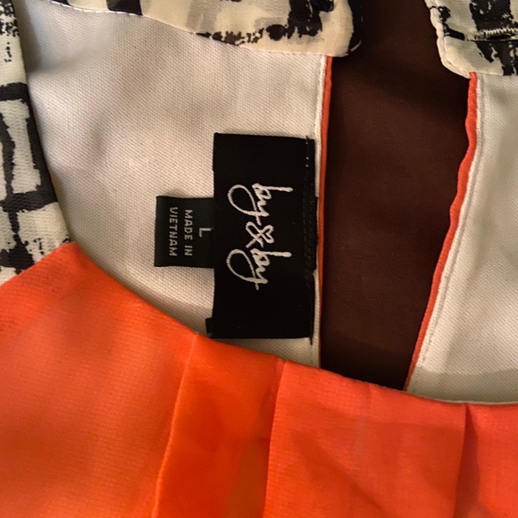 Tank - Picture 5 of 5